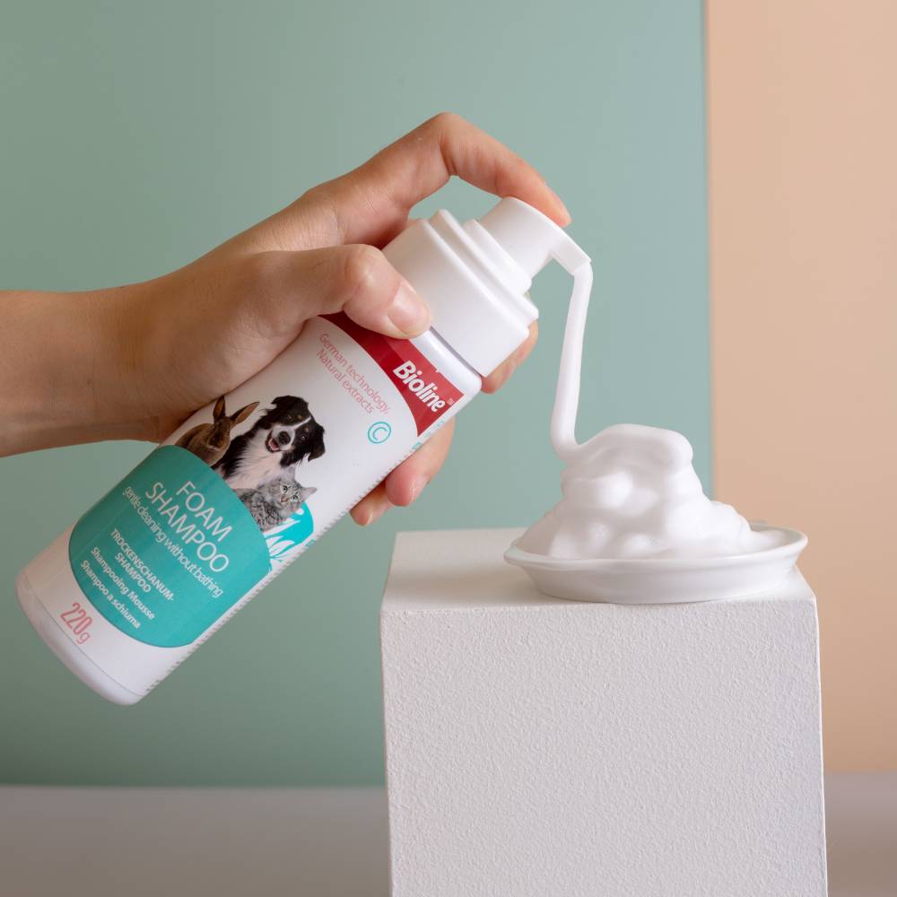 Bioline Foam Shampoo - Пяна за сухо почистване за кучета и котки 220гр